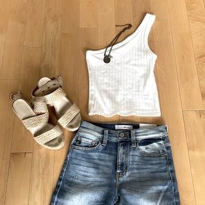 American Eagle ribbed one shoulder cropped tank top.